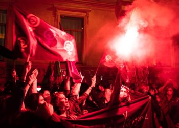 Mücadelemiz, şarkı söyleyebilmek için- Γι΄ αυτό αγωνιζόμαστε, για να μπορούμε να τραγουδάμε