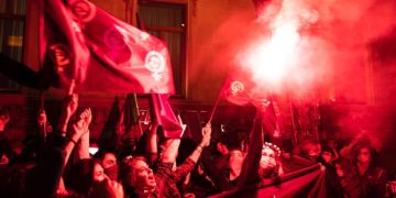 Mücadelemiz, şarkı söyleyebilmek için- Γι΄ αυτό αγωνιζόμαστε, για να μπορούμε να τραγουδάμε