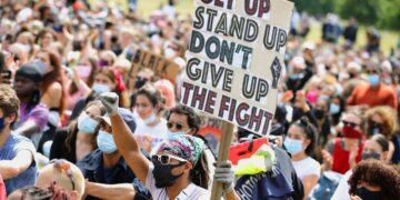 Λίγες λέξεις για μια αναγκαία αναμέτρηση