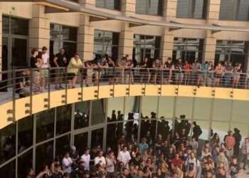 Να μην τολμήσει η κυβέρνηση να καταθέσει το νόμο – πλαίσιο για τα πανεπιστήμια