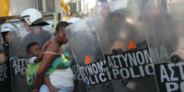 Κάτω τα χέρια από τον Ελαιώνα!