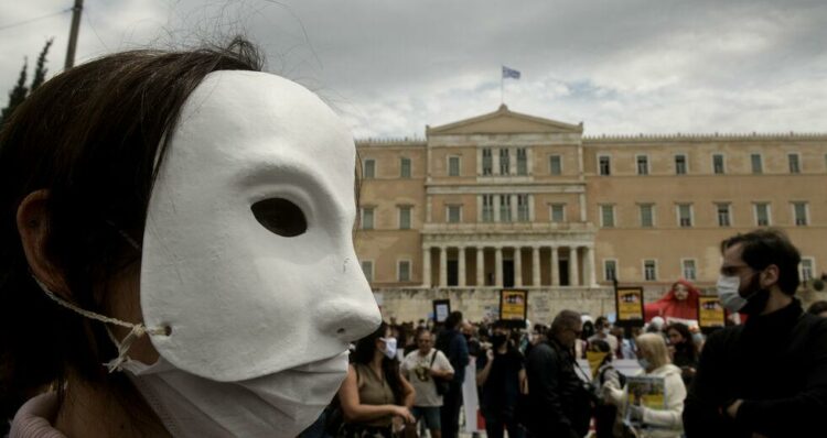 Όχι στην υποβάθμιση των πτυχίων των καλλιτεχνικών σχολών!