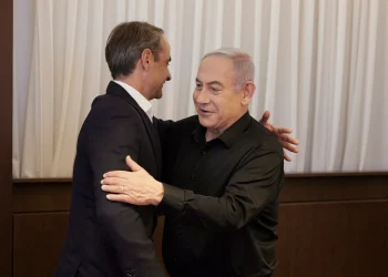 Bibi, δεν έχεις άλλους φίλους εδώ.