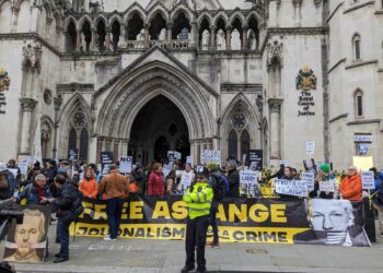 Free Assange: Όχι στην έκδοση του στις ΗΠΑ