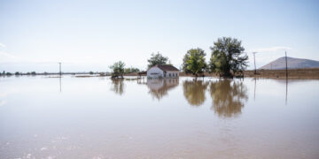 Οι πλημμύρες ως ευκαιρία για πλημμύρα ιδιωτικοποιήσεων