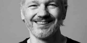 Ο Τζούλιαν Ασάνζ είναι ελεύθερος!