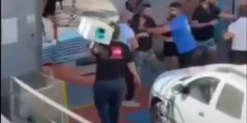 Καταγγελία επιβατών του πλοίου Σαμαριά 1 για ρατσιστική συμπεριφορά εις βάρος μεταναστών και σωματικής επίθεσης εις βάρος τους