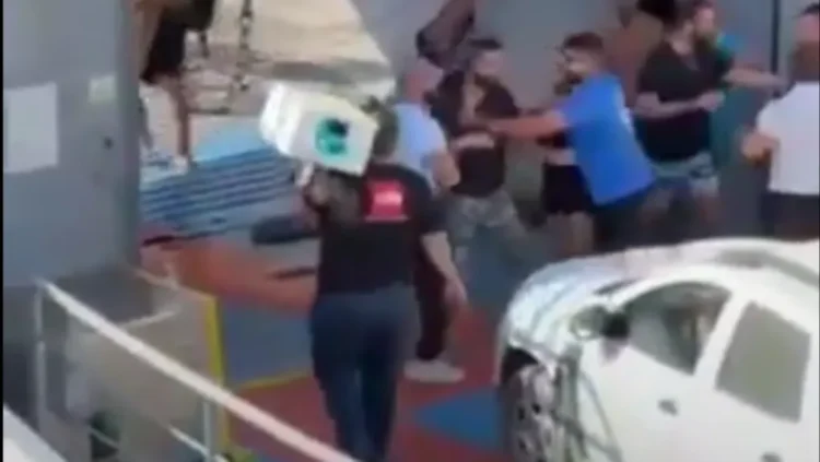 Καταγγελία επιβατών του πλοίου Σαμαριά 1 για ρατσιστική συμπεριφορά εις βάρος μεταναστών και σωματικής επίθεσης εις βάρος τους