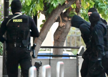 Κανείς Μόνος Απέναντι στις Κρατικές Σκευωρίες – Όχι στο Κυνήγι Μαγισσών