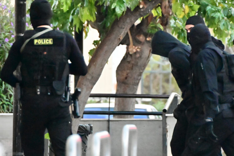 Κανείς Μόνος Απέναντι στις Κρατικές Σκευωρίες – Όχι στο Κυνήγι Μαγισσών