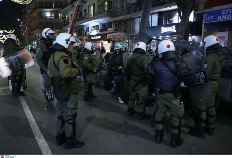 Ανακοίνωση της Αναμέτρησης για την αστυνομική βία και τη σύλληψη 112 διαδηλωτ(ρι)ών