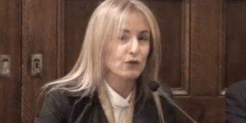 Έναντι στη συνεχιζόμενη στοχοποίηση της μαχόμενης δικηγόρου Άννυς Παπαρούσσου και την αστυνομική τιμωρητική πρακτική των προκρατήσεων