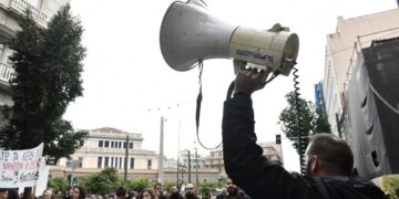 13ος και 14ος μισθός στο δημόσιο: Τίποτα δεν κερδήθηκε αμαχητί. Όλα κερδίζονται με τον αγώνα!