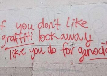 Σε πολύχρωμα ιδρύματα, που φωνάζουν απέναντι σε έναν μουντό κόσμο.