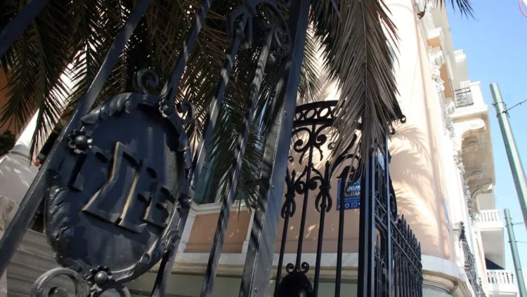 Από τα μνημόνια στο «σκάνδαλο των καταρτίσεων»